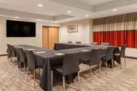 Functional Hall Microtel Inn & Suites by Wyndham Oyster Bay