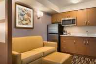 Common Space Microtel Inn & Suites by Wyndham Oyster Bay
