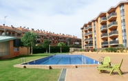 Kolam Renang 2 Apartment in Lloret de Mar - 104277 by MO Rentals