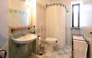 In-room Bathroom 7 Borgo San Benedetto