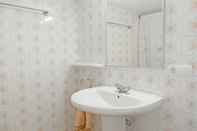 Toilet Kamar Apartment in Pals - 104793 by MO Rentals