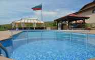 Swimming Pool 5 Shato hotel Trendafiloff