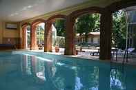 Swimming Pool Chateau La Grange fort