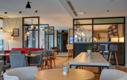 Restoran 4 Boutique Hotel 125 Hamburg Airport by INA