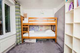 Kamar Tidur 4 Charming Peaceful 2 Bed with Parking and Garden