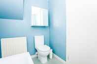 Toilet Kamar Charming Peaceful 2 Bed with Parking and Garden