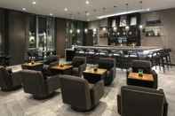 Quầy bar, cafe và phòng lounge AC Hotel by Marriott Boston Cleveland Circle
