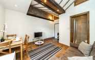 Bedroom 3 Victorian House 2 Bed 2 Bath Next to Barbican Tube