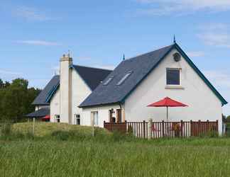 Exterior 2 The Mews Apartment at Daviot Lodge