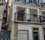 Bangunan 5 Cozy 1 Bed in the Heart of Alfama w Aircon