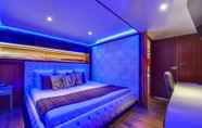 Kamar Tidur 3 VIP Paris Yacht Hotel