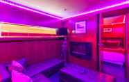 Entertainment Facility 2 VIP Paris Yacht Hotel