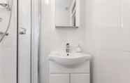 In-room Bathroom 5 Stylish 2 Bed Flat 5 Minutes From Paddington