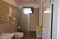 In-room Bathroom Apartments-Room Leverkusen City