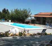 Swimming Pool 3 Bed House Floristella