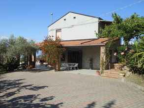 Exterior 4 Bed House Floristella