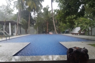 Kolam Renang Mangroven River View Hotel