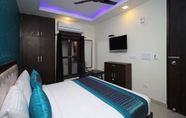 Bilik Tidur 6 Hotel Tourist Palace Near Delhi Airport