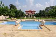 Kolam Renang Champaner Heritage Resort