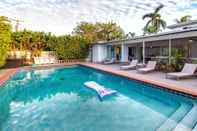 สระว่ายน้ำ Chateau Hollywood Luxury Home & Pool near Hollywood Broadwalk