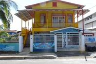 Luar Bangunan South Beach Guest House - Hostel