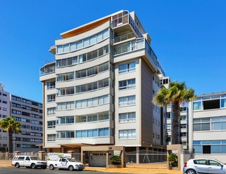 Exterior 2 Mouille Point Apartment