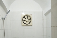 Toilet Kamar El Prince Guest House