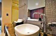 In-room Bathroom 4 Incheon Hotel Bluemarine