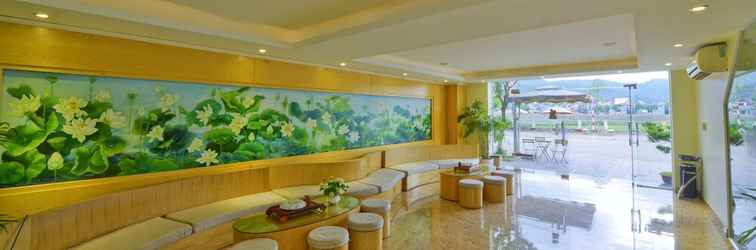 Lobby White Lotus