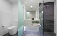 Toilet Kamar 7 Mantra Albury Hotel