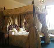 Kamar Tidur 2 The Gothic Mansion