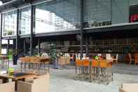 Bar, Kafe, dan Lounge Henry Apt Expo Secc Goft SWPool F11th