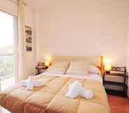 Bedroom 4 HomeHolidaysRentals Apartamento Light - Costa Barcelona