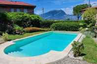 Swimming Pool Villa Laura