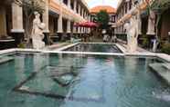 Kolam Renang 6 Grand City Inn