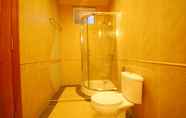 In-room Bathroom 6 Crystal Retreat