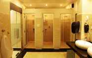 Toilet Kamar 5 Hotel Kama International