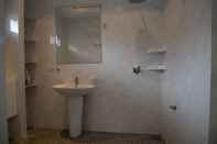 In-room Bathroom Bangsaray Villa