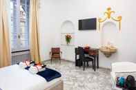 Bedroom Queen Palace Suites