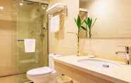 In-room Bathroom 5 GreenTree Inn Wuxi Jiangyin Huashi Avenue Huaxi Village Hotel