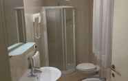 In-room Bathroom 5 Hotel Ristorante La Stazione