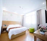 ห้องนอน 6 GreenTree Inn Shanghai Kangqiao Zhoupu Xiuyan Road Metro Station Kangshen Road Express Hotel