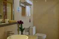 In-room Bathroom GreenTree Alliance Shenzhen Fuyong Metro Station Hotel