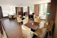 Bar, Cafe and Lounge GreenTree Inn Huzhou Wuxing District South Street Chaoyin Bridge Business Hotel