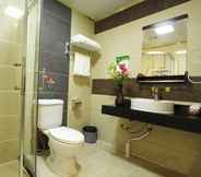 Toilet Kamar 6 GreenTree Inn GuiLin LinGui District JinShan Square JinShui Road Express Hotel