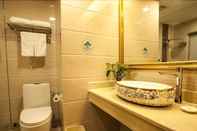 In-room Bathroom GreenTree Inn ZhuHai Jinwan District Zhuhai Airport Jilin University Hotel