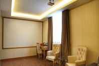 Ruang untuk Umum GreenTree Inn Zhuhai Light Rail Pearl Station Express Hotel