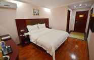 Bedroom 7 GreenTree Inn Dalian Ganjingzi District Dongwei Road Subway Station Hotel