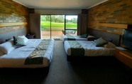 Bedroom 2 Shepparton Golf Club Motel