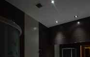 In-room Bathroom 6 Bayat Suites
